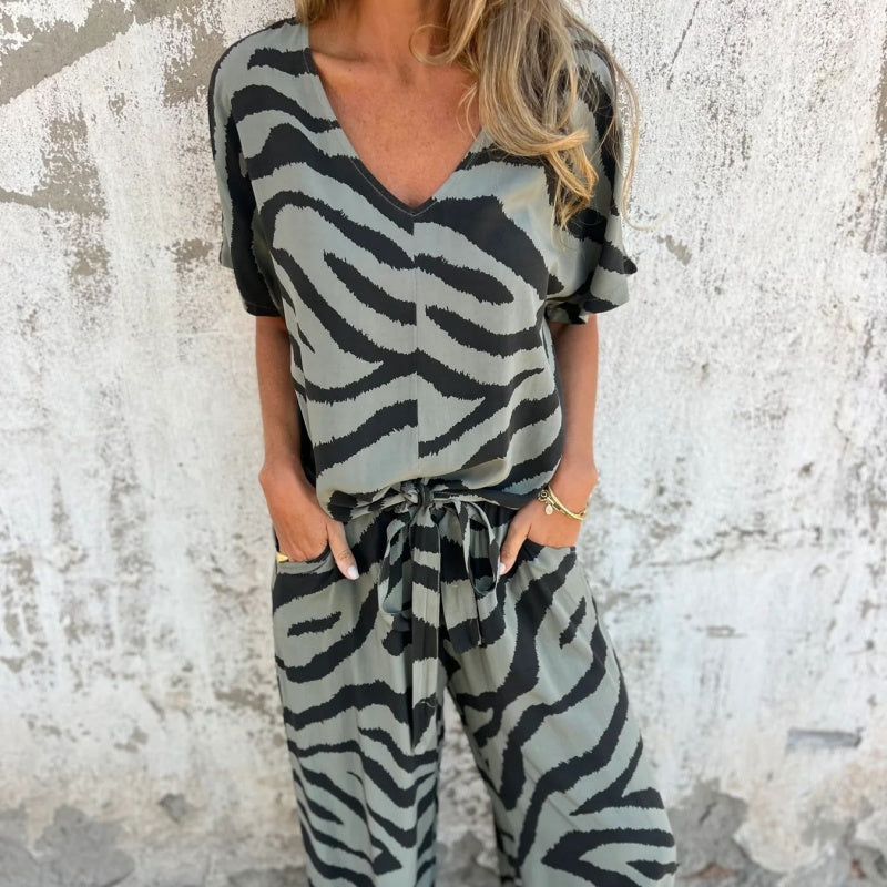 🔥2025 HOT SALE🔥 Women's Zebra Print V-Neck Top & Pants (2-Piece Set)